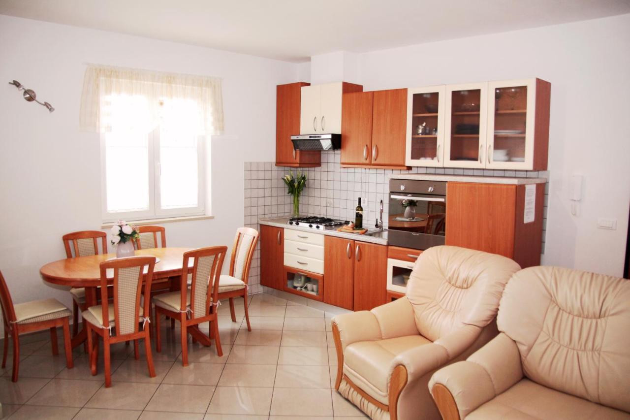 Apartment Matika, Terrace Apartment 10 Minutes Walk From Center روفينج المظهر الخارجي الصورة